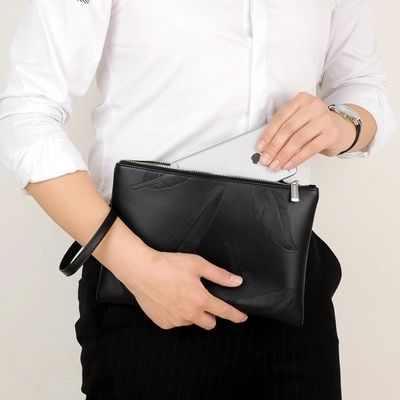 手机，钥匙再不用塞口袋了，国产“开车包”一炮打响，外出更体面