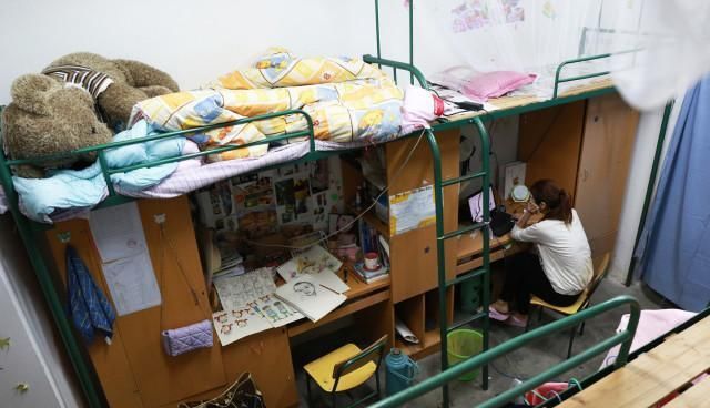  『男生宿舍』女生宿舍相处太难，6个人拉出18个群！女生：想去男生宿舍了