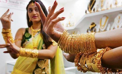 印度人：我们黄金便宜为么中国游客不够买！国人五个字回答亮了！