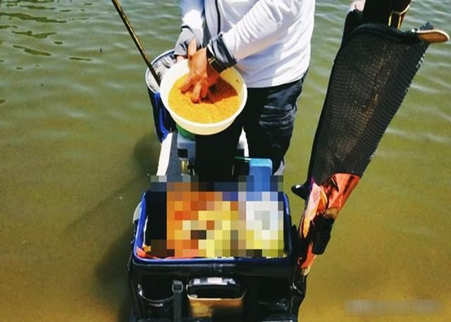  『配方』给人当了一个月的“小工”，偷师得到窝料饵料配方，送给有缘人
