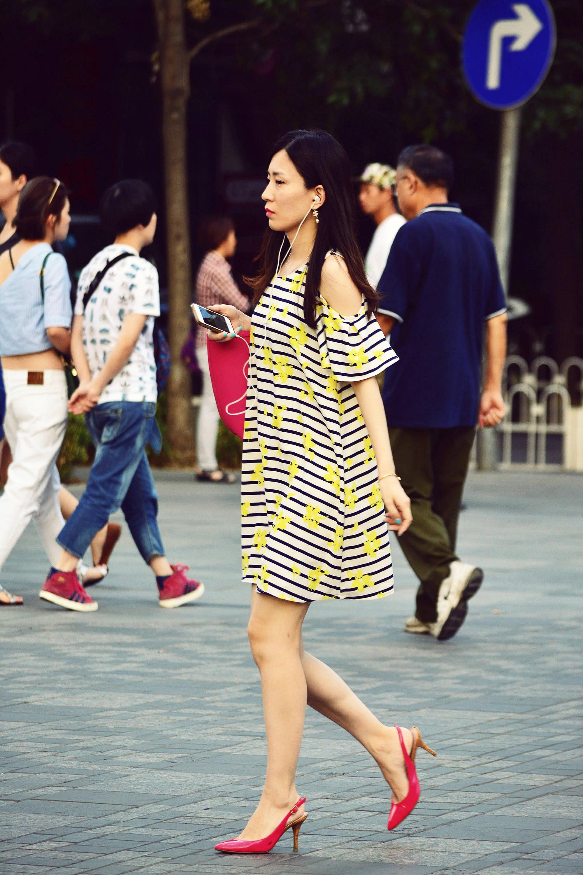 在这个穿高跟鞋逛街的季节里，你会选择怎样的款式呢？