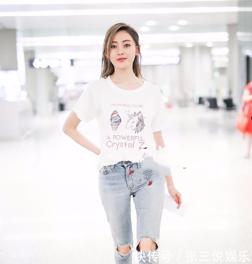 张天爱厉害了! 牛仔裤里面还缝了条“短裤”好奇怎么穿进去的?