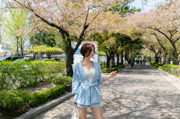 女神孙允珠，玻璃青蓝海浪柳花休闲小西装