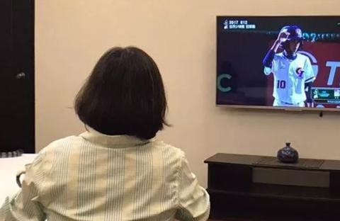 蔡英文自曝爱刷大陆剧被讽：“不怕被统战吗？”