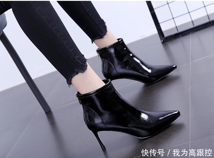 走线精致的没有任何装饰的短靴高跟鞋