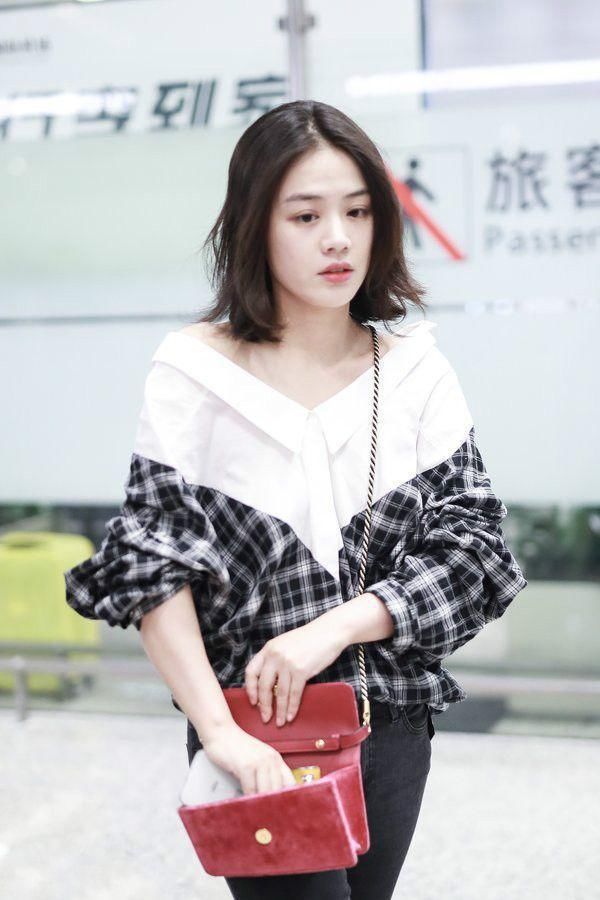 分手之后的马思纯清减了不少，领口太大，差点掉了!