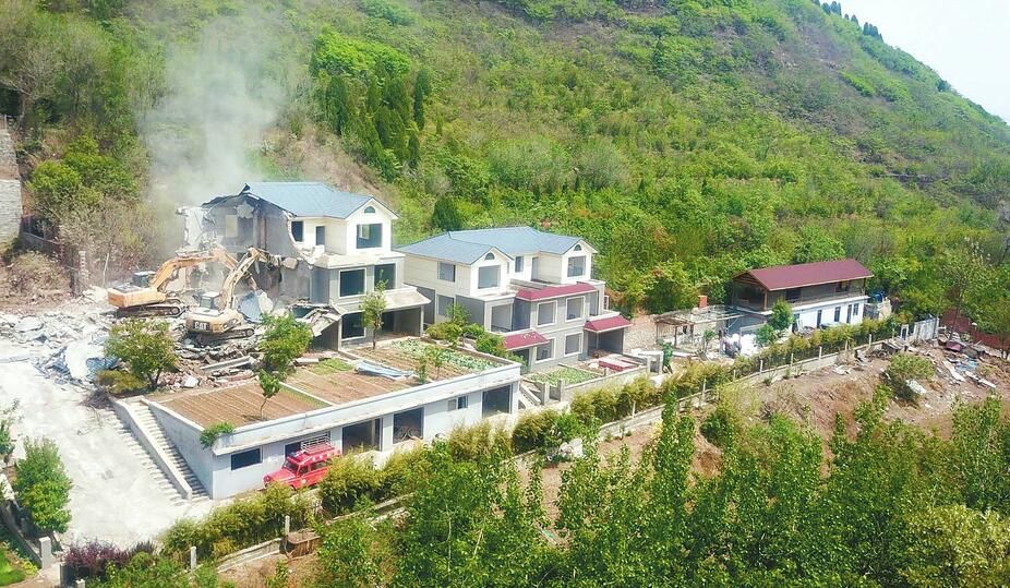 卧虎山水库北岸7栋违建别墅拆除 面积达4000平方米