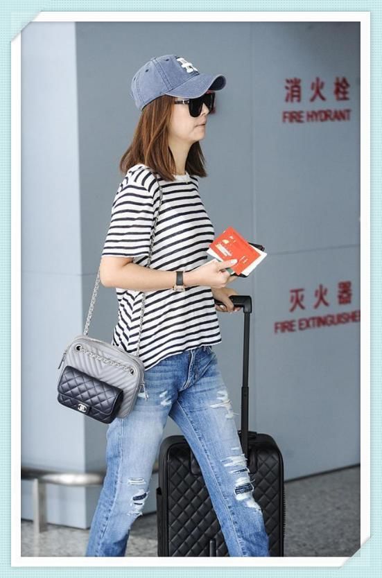 林心如简直了！T恤在屁股上面开个洞，网友：这时尚太难懂！