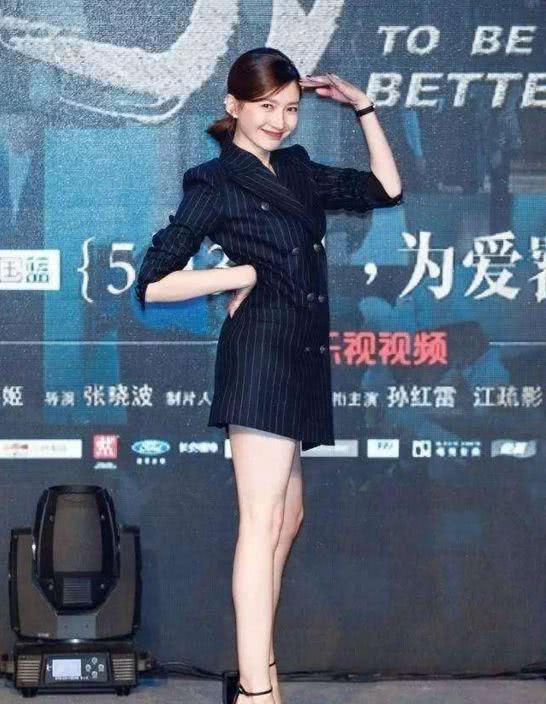 有一种高跟鞋叫江疏影的高跟鞋，一般人驾驭不了，网友：恨天高