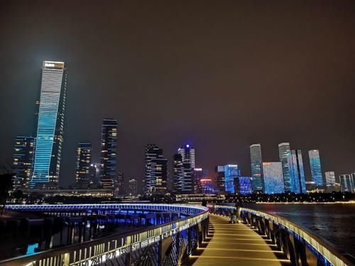  「里程」中国地铁里程最长的省份，达到800公里，不是江苏