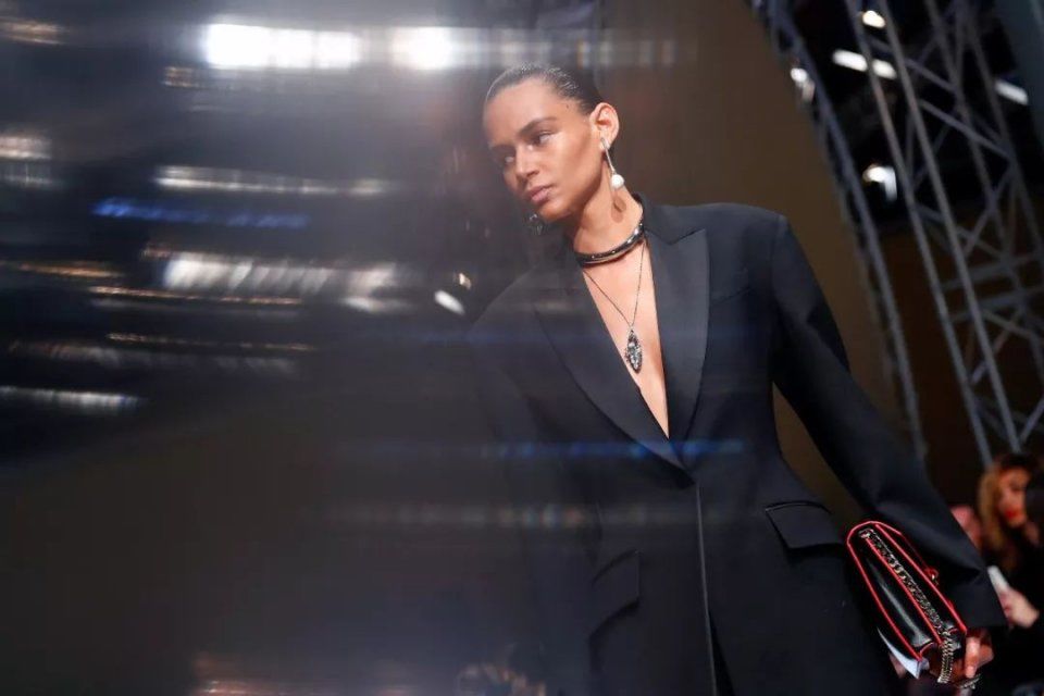 2018秋冬5大流行趋势抢先看，下半年就该这样穿!!