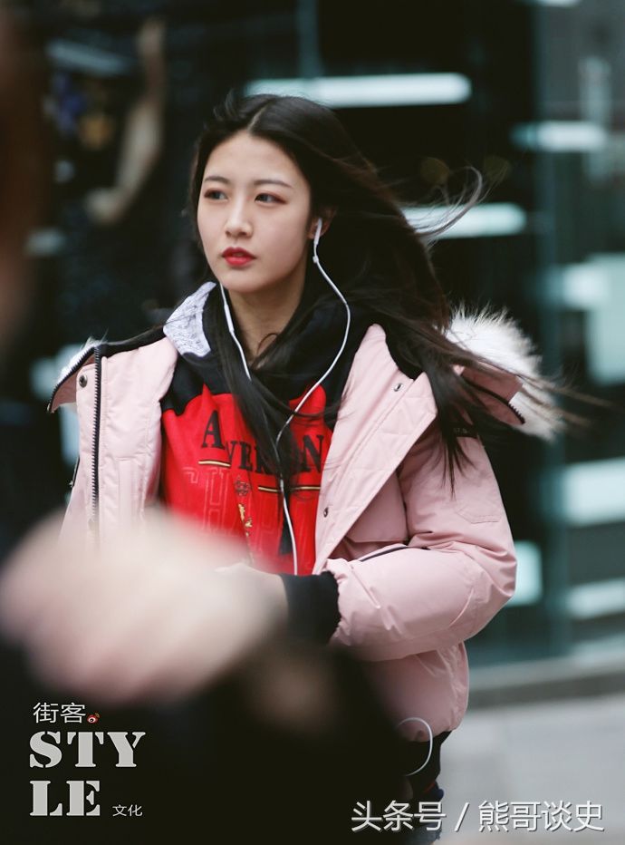 重庆街拍，黑色皮大衣搭配黑色紧身裤，可美丽可酷帅系列!