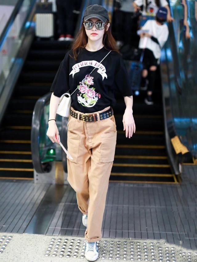 看了姚晨和唐嫣穿这裤子，网友:终于找到不减肥的理由了!