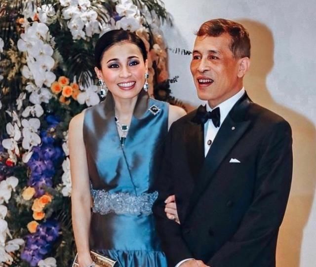  『自晒』泰国王后真聪明！结婚周年自晒卑微照