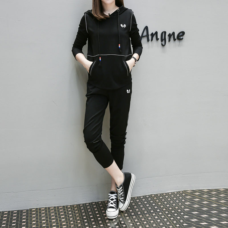 女人再懒，也别穿打底裤出门!秋天流行这样的休闲装，优雅又大方