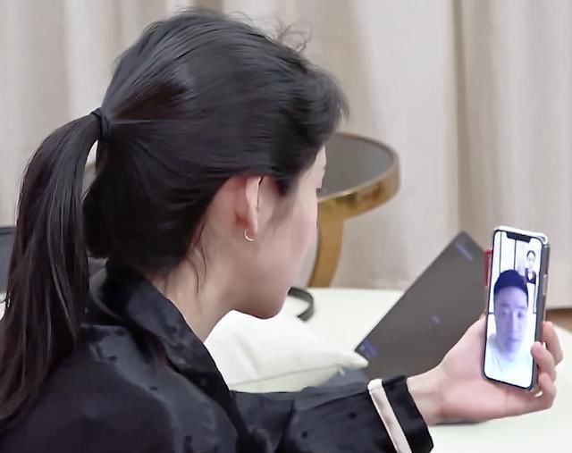  #家那闺女#李维嘉调侃张碧晨约丁俊晖打篮球，却放他幼鸽，张碧晨的表述太逗了