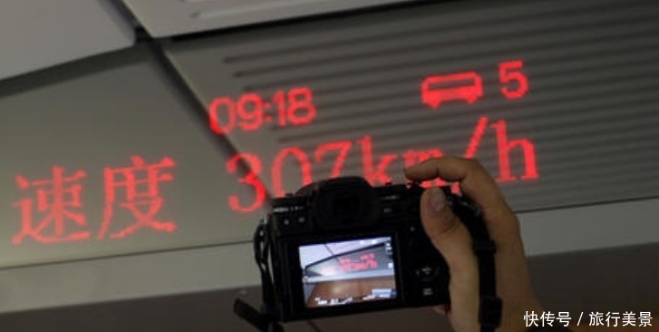 高铁司机一人全程不能离开驾驶室，洗手间怎么去？得知真相脸红了