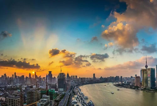 中国最晚睡觉的省，这里下午4点钟才上班，晚上9点天还没黑