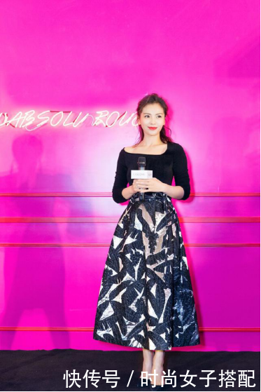 刘涛身上的气质也是很多人模仿不来的，40岁穿出25岁的感觉！