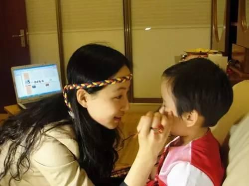 12岁的女孩已化妆6年，医生的结论让辣妈悔恨不已！