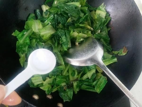  『皮肤』“天然褪黑素”终被找到，50岁姑姑不长斑皮肤好，就是经常吃它