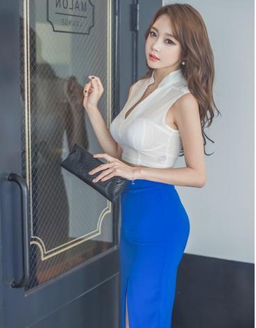 街拍：穿着温柔清爽迷人的小姐姐，既简约又时尚！