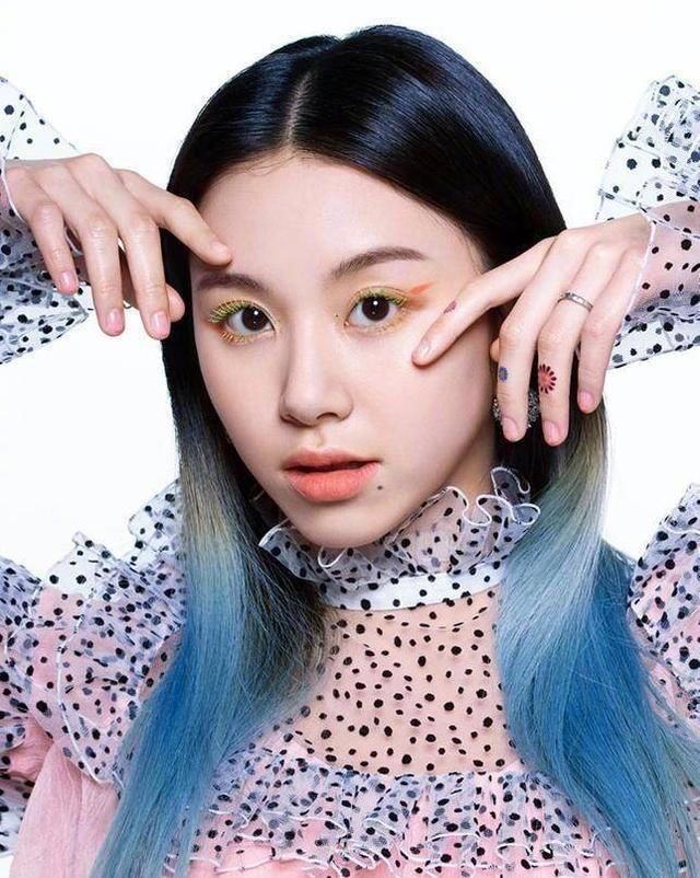  TWICE■TWICE组合画报，“九人九色”韩国彩妆魅力，显青春年华少女气息