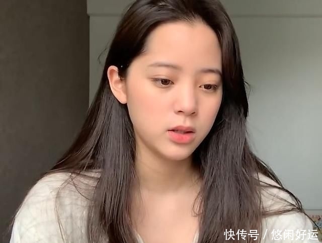  门口@欧阳娜娜出门拿外卖，故意把手机对着门口，看到她的背影，羡慕了