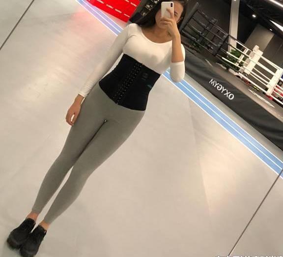 甜美优雅的打底裤小姐姐，身材挺拔有型，网友：真想一起去运动！