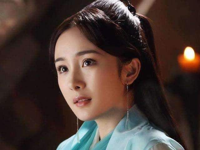 女生脸上有这3个特点，属于天生“带妆脸”!不化妆也很好看!