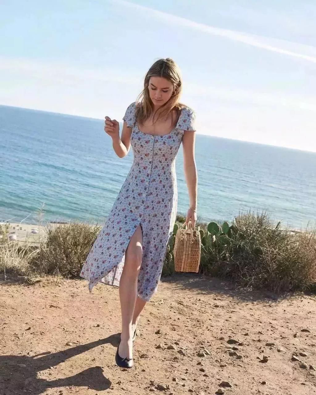  「值得」今夏最值得入手的时尚单品小方领，显瘦还显脸小！