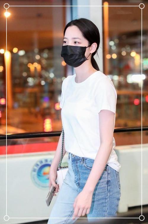 同穿紧身牛仔裤，当41岁的陈数遇到18岁的娜娜，你更欣赏哪