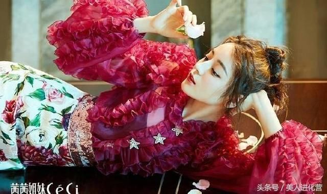 热巴真是太适合杜嘉班纳了，雍容华贵的风格一般人驾驭不了