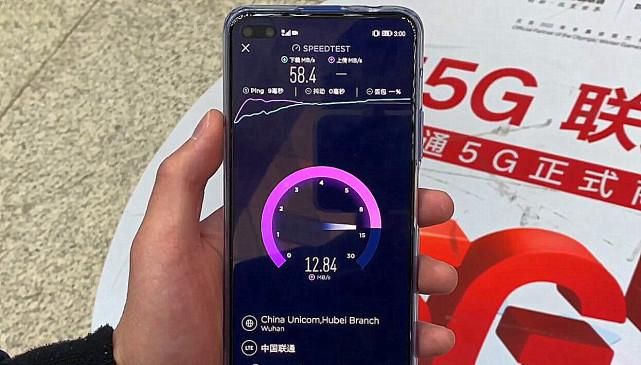  「挖孔屏设计」红米K30 Pro变焦版上手一天，对比荣耀V30 Pro，选择纠结了！