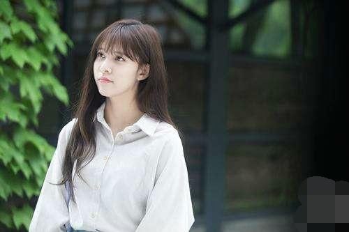 宋妍菲大长腿逆天，腿比杨紫胳膊细！网友：张一山快别“眼瞎”了