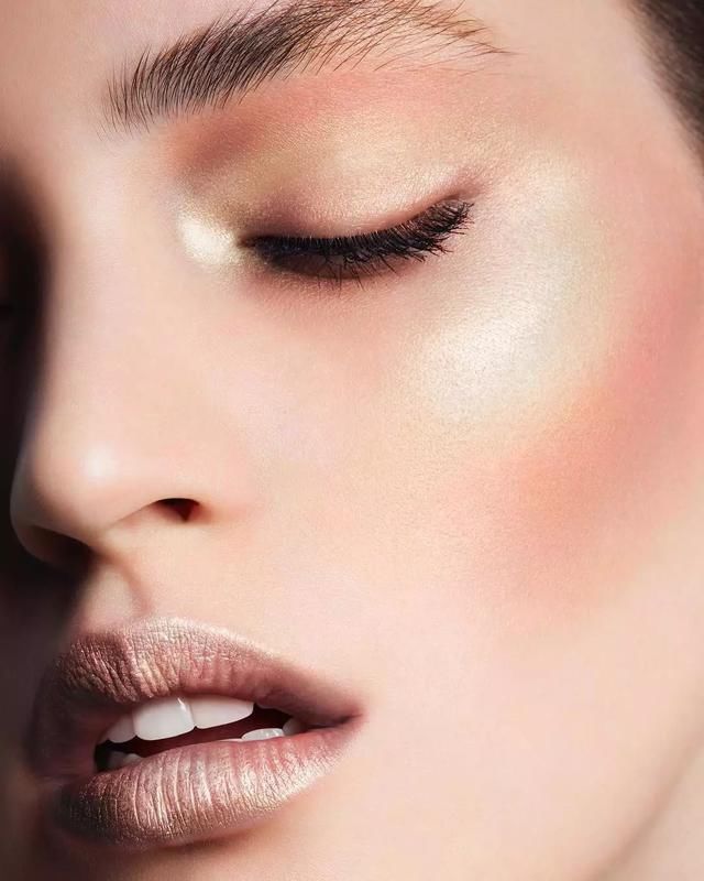 想要肌肤比别人亮眼？3个技巧教你一键升级底妆！