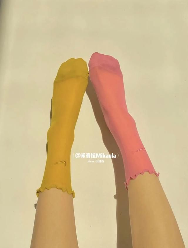  [时髦]没想到袜子也能穿得这么时髦！