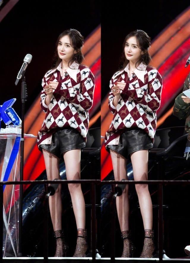 杨幂的鞋子是用渔网做的吗?看起来好特别，真想有一双!