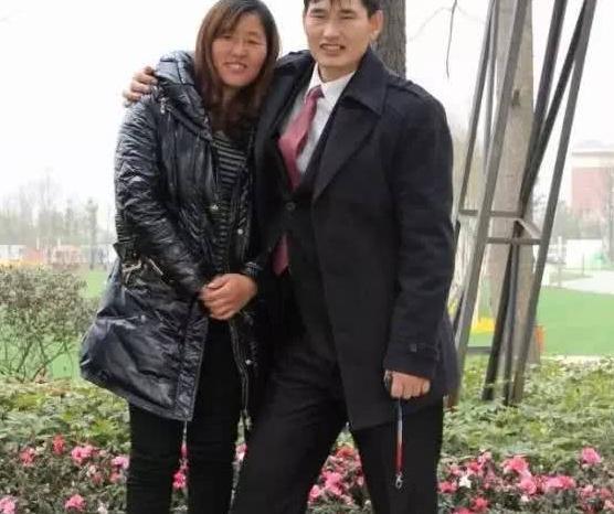 大衣哥儿媳妇真容曝光,身材肥胖不忍直视,网友:再花钱找一个吧