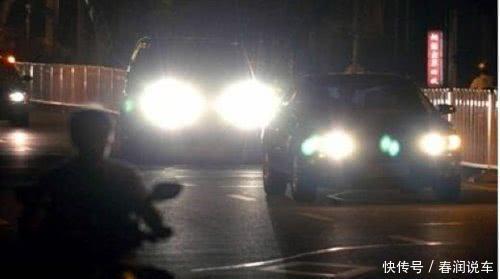 跑高速如何提醒后车换掉远光灯 老司机亮出一招, 用上后车肯定换