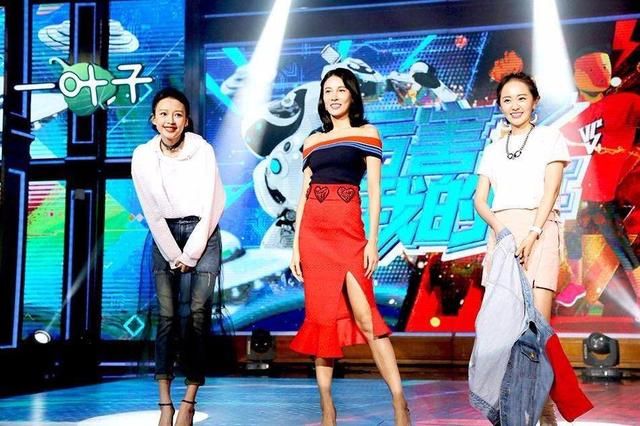 张蓝心晒泳装照,满屏都是大长腿,腿长的孙怡在她面前都是小短腿