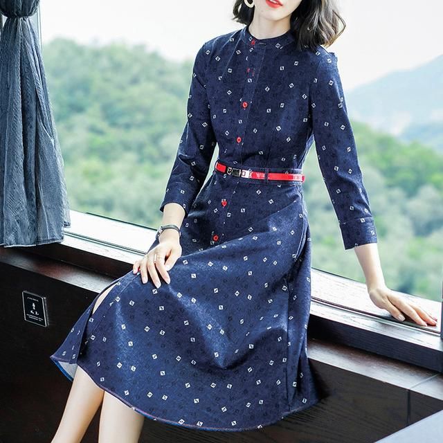 九月新上一波“金丝绒”裙，尤其3758岁女人穿，高贵超迷人