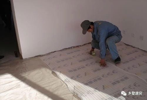 农村小伙建起三层小别墅，再也不用愁还房贷了