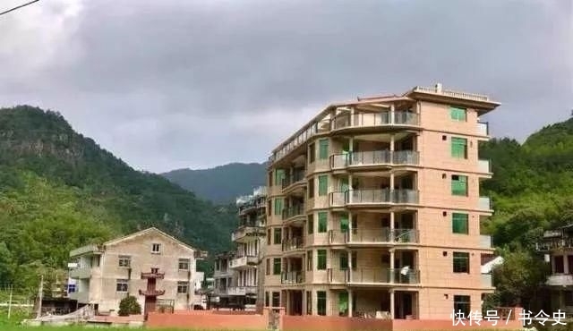  本来@本来是在农村盖别墅, 结果建成当地奇葩建筑