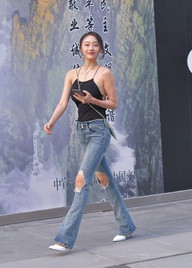 「步行街」街拍:步行街上让你美得像风景一样的时尚穿搭,你值得拥有