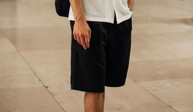  「长衣短裤」在穿衣搭配这事上，男人到底能不能「长衣+短裤」？