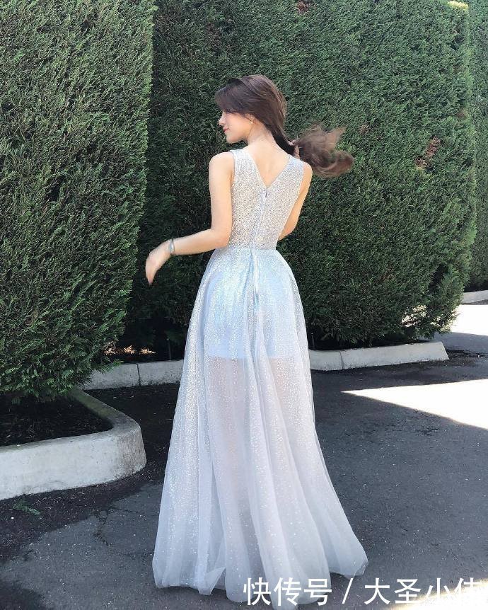 美女|美女街拍:小姐姐穿这么漂亮,估计又做伴娘去了吧!