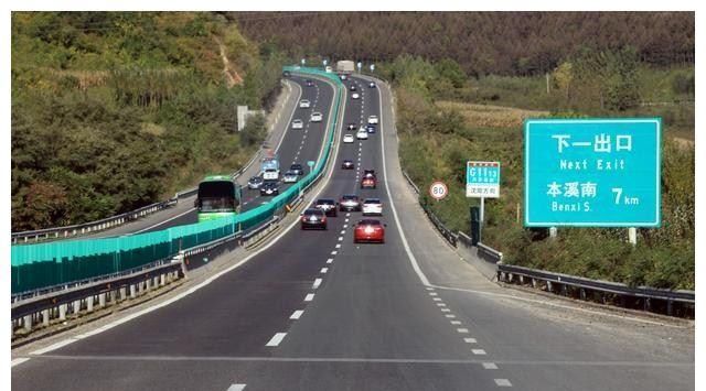  「高速」高速上千万不要干这些事，否则分分钟酿成事故！车毁人