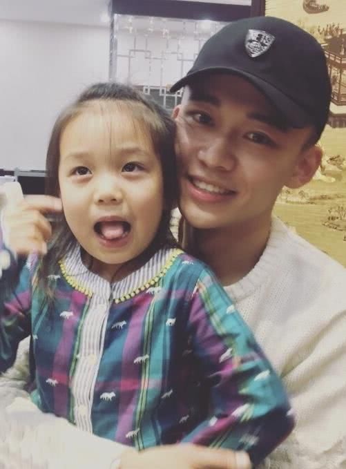 《远大前程》刘奕君儿子出道,还是关晓彤同班