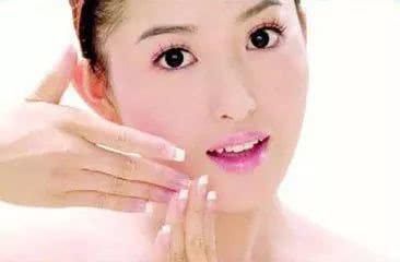  用错误：护肤美白九大恶习，千万别在脸上干傻事了！